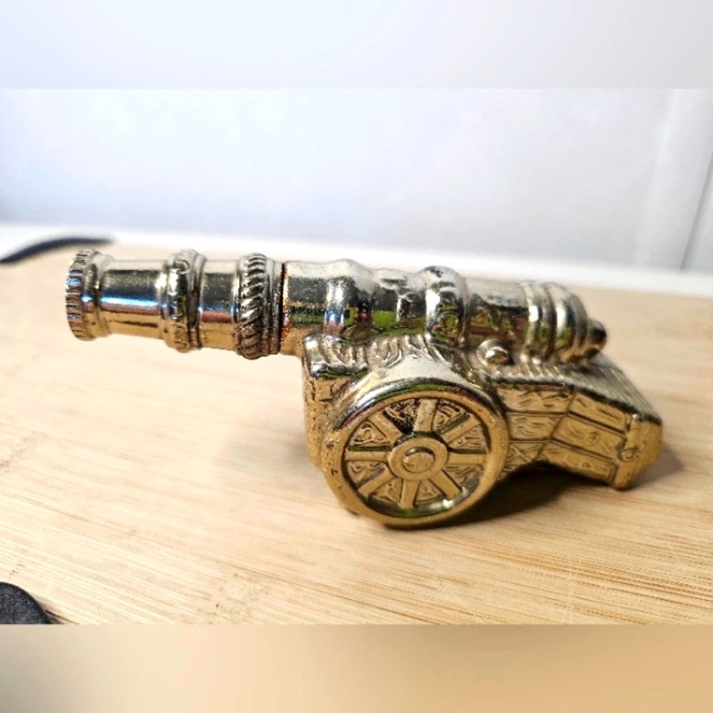 Vintage Mens Avon Aftershave Bottle Revolutionary Cannon